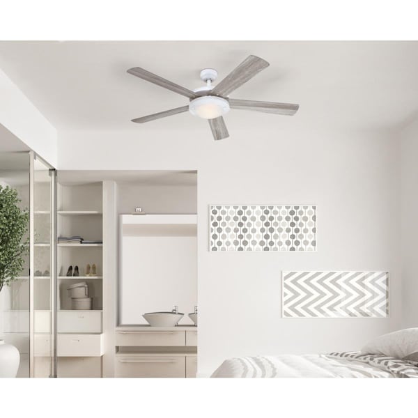 Westinghouse Ceiling Fan Indoor 52In Comet DmLED White Rvrs 5-Bld RstBrch/Gpht Frost Glass - 7305500