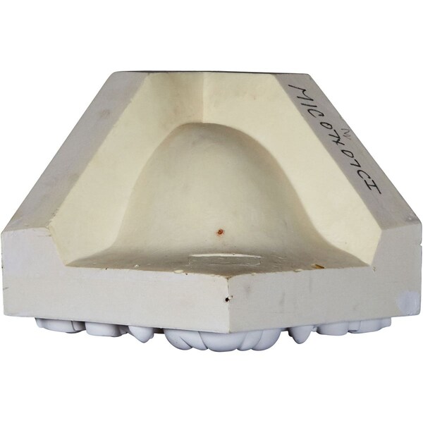 Ekena Millwork 7 1/8"H x 7 3/8"P x 10 1/8"F Carrillo Shell Crown Moulding Inside Corner - MIC07X07CI
