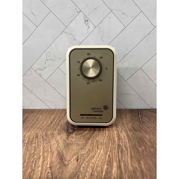 Johnson Controls Light duty heat or cool SPDT. Mounts horiz. or vert.6a. at120 VAC 3a. at240 VAC - M651