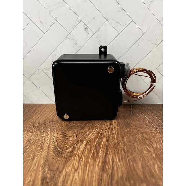 Johnson Controls Raintight, SPDT 0 Degrees -150 Degrees  16a. at120 VAC-8a. at240 VAC 10 foot cap. - M19RT