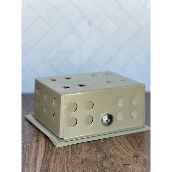 White-Rodgers , Metal Thermostat Guard Metal Guard with Solid Metal Base 6 1/4x 4 3/4x 3 - BTG-54VL