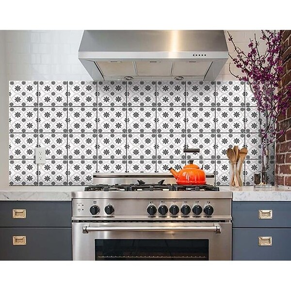 Homeroots 7 x 7 in. Black & White Lil Daisy Peel & Stick Removable Tiles - 399908
