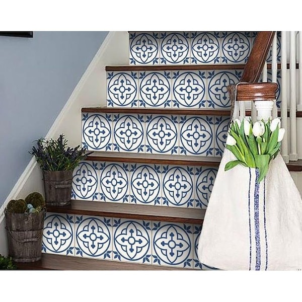 Homeroots 5 x 5 in. Tulipa Blue & White Peel & Stick Removable Tiles - 399846