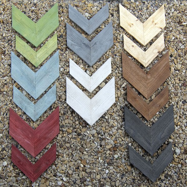 Ekena Millwork 13"W x 16"H x 3/4"D Vintage Farmhouse 3 1/2" Chevron, Barnwood Decor Collection, Salvage Red - DECR13X16X075CHVRD