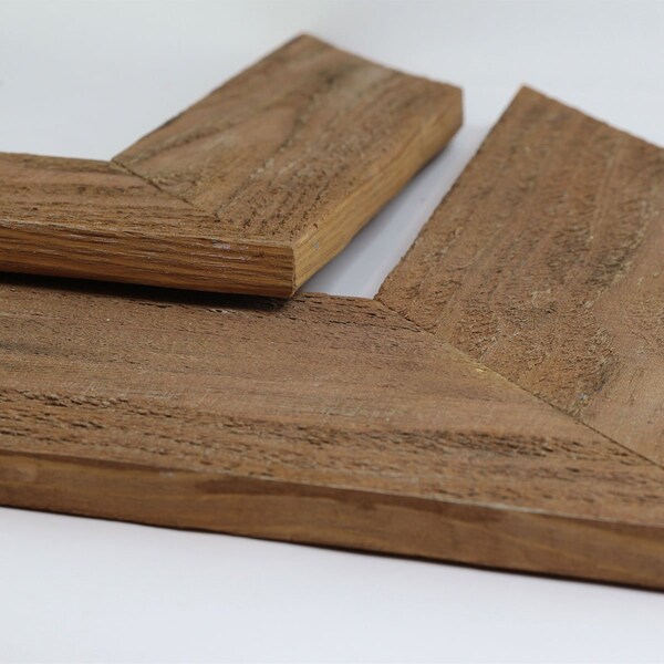 Ekena Millwork 13"W x 16"H x 3/4"D Vintage Farmhouse 3 1/2" Chevron, Barnwood Decor Collection, Salvage Red - DECR13X16X075CHVRD
