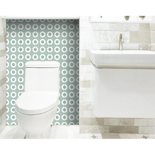 Homeroots 7 x 7 in. Light Sage & White Circle Flower Peel & Stick Removable Tiles - 400428