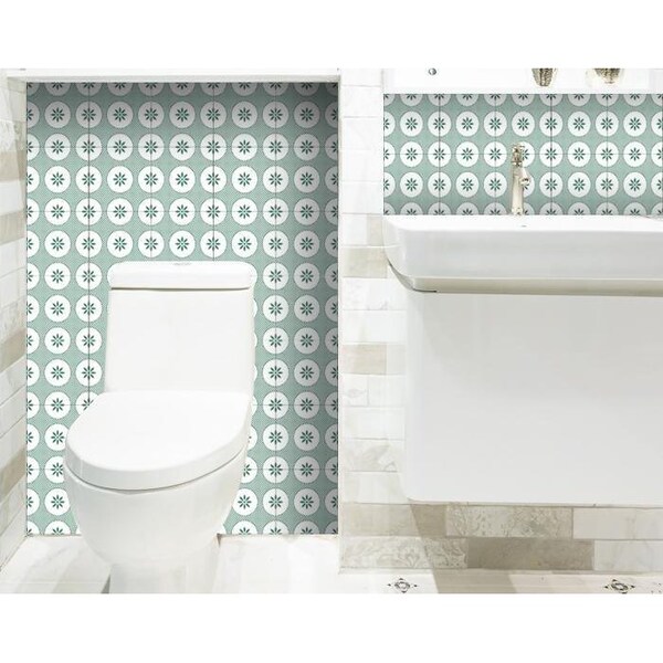 Homeroots 7 x 7 in. Light Sage & White Circle Flower Peel & Stick Removable Tiles - 400428