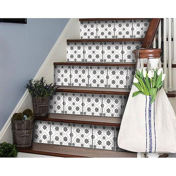 Homeroots 4 x 4 in. Black & White Lil Daisy Peel & Stick Removable Tiles - 399905