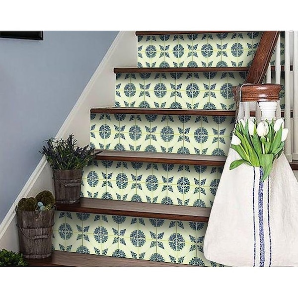 Homeroots 8 x 8 in. Aegean Orb Green Removable Peel & Stick Tiles - 400199