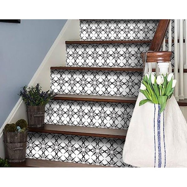 Homeroots 5 x 5 in. Black & White Quattra Peel & Stick Removable Tiles - 399971