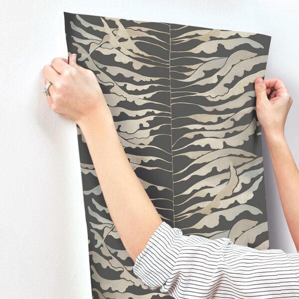 York Wallcoverings Leaf Column Black Wallpaper - FM1042