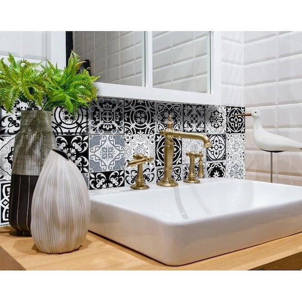 Homeroots 5 x 5 in. Black, White & Gray Mosaic Peel & Stick Tiles - 399871