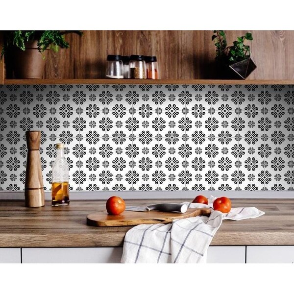 Homeroots 7 x 7 in. Black & White Daisy Peel & Stick Removable Tiles - 399883