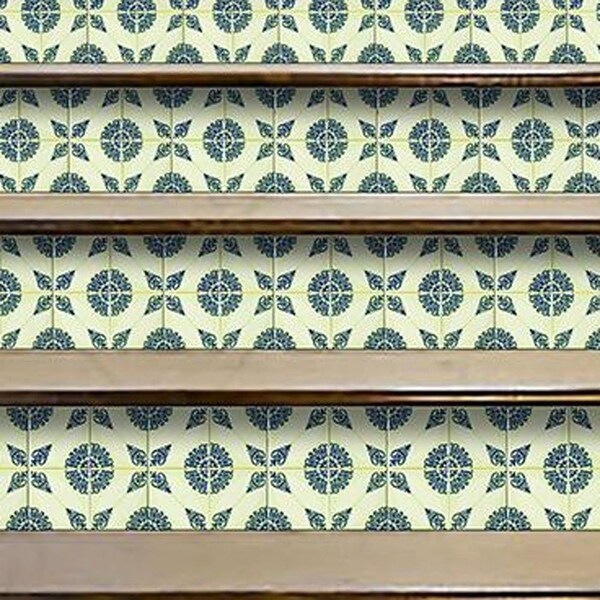 Homeroots 7 x 7 in. Aegean Orb Green Removable Peel & Stick Tiles - 400198