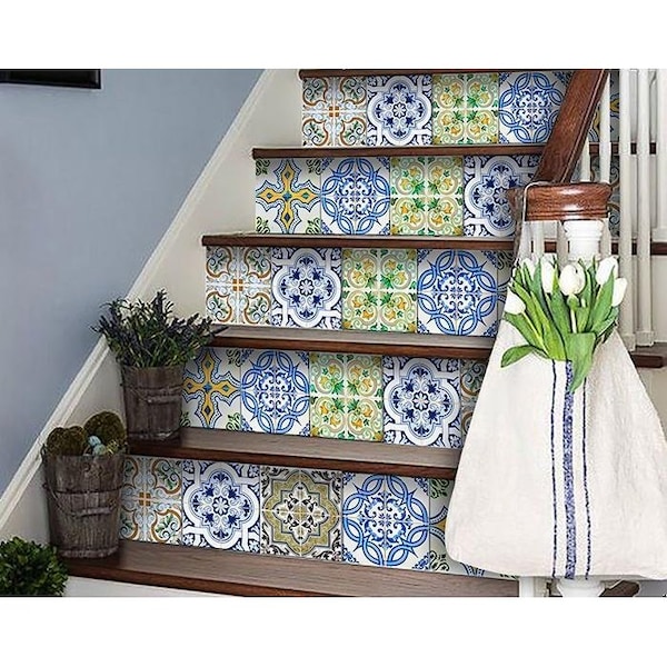 Homeroots 5 x 5 in. Cana Multi Blue Mosaic Peel & Stick Tiles - 400321