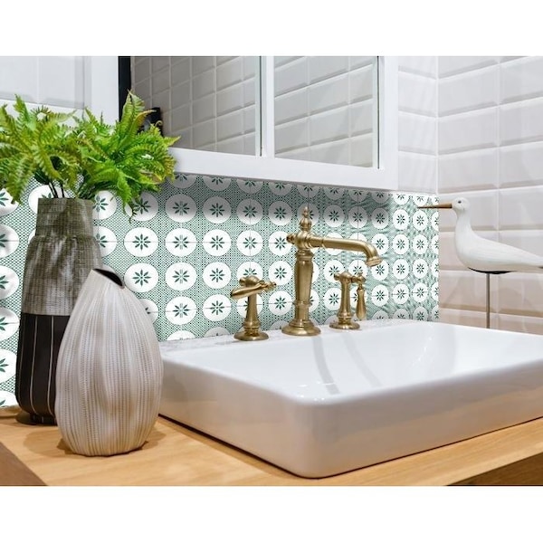 Homeroots 5 x 5 in. Light Sage & White Circle Flower Peel & Stick Removable Tiles - 400426