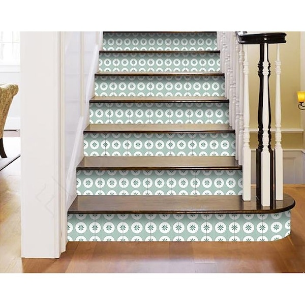 Homeroots 5 x 5 in. Light Sage & White Circle Flower Peel & Stick Removable Tiles - 400426
