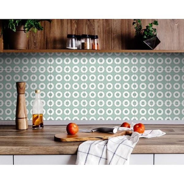 Homeroots 5 x 5 in. Light Sage & White Circle Flower Peel & Stick Removable Tiles - 400426