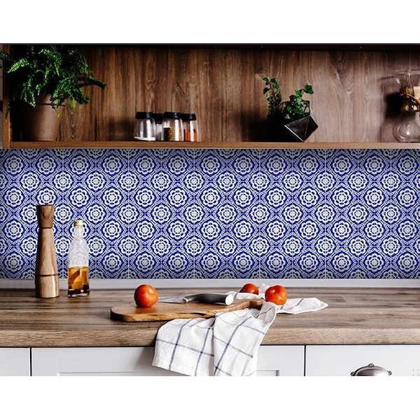 Homeroots 7 x 7 in. Blue & White Gerbera Peel & Stick Removable Tiles - 400073