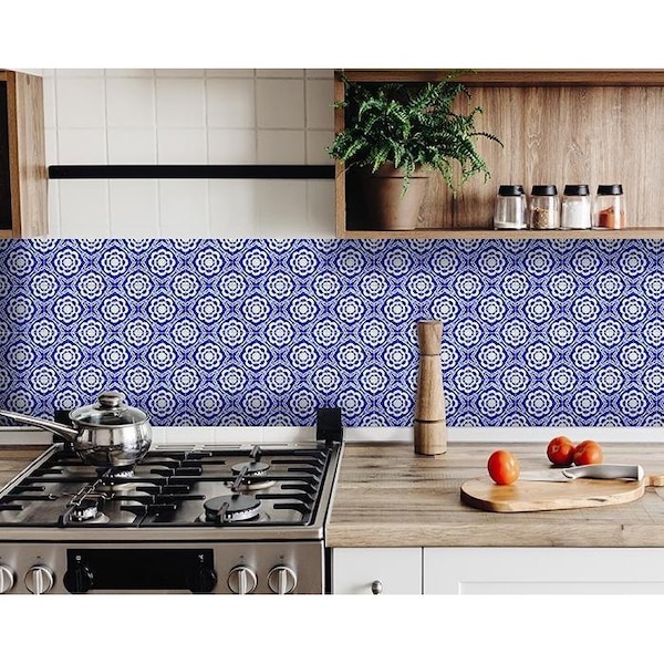 Homeroots 7 x 7 in. Blue & White Gerbera Peel & Stick Removable Tiles - 400073
