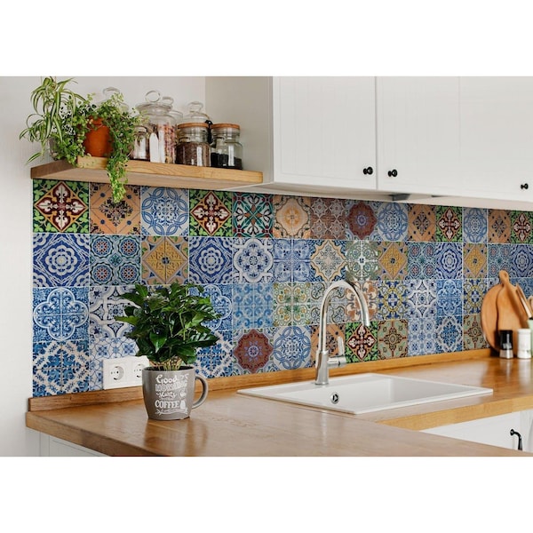 Homeroots 5 x 5 in. Jessa Multi Blue Mosaic Peel & Stick Tiles - 400371