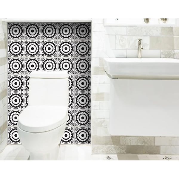 Homeroots 5 x 5 in. Black & White Posy Peel & Stick Removable Tiles - 399981