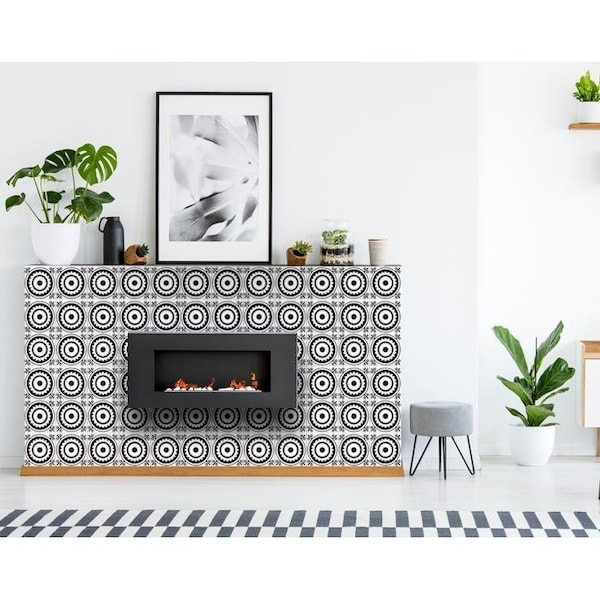 Homeroots 5 x 5 in. Black & White Posy Peel & Stick Removable Tiles - 399981