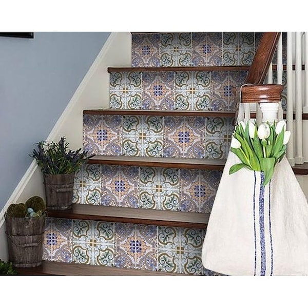 Homeroots 4 x 4 in. Muted Pastel Scroll Green Peel & Stick Tiles - 400100