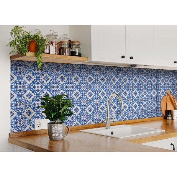 Homeroots 5 x 5 in. Blue & White Valencia Peel & Stick Tiles - 400111