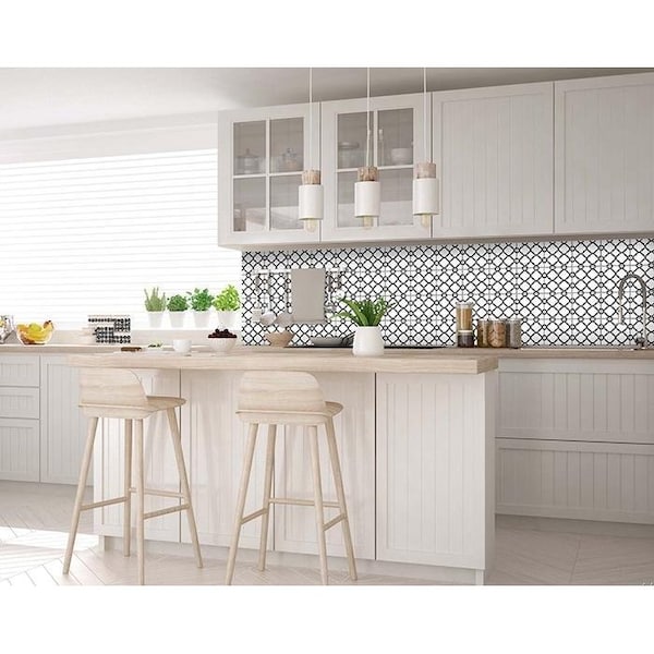 Homeroots 8 x 8 in. Black & White Quatrefoil Peel & Stick Tiles - 399924