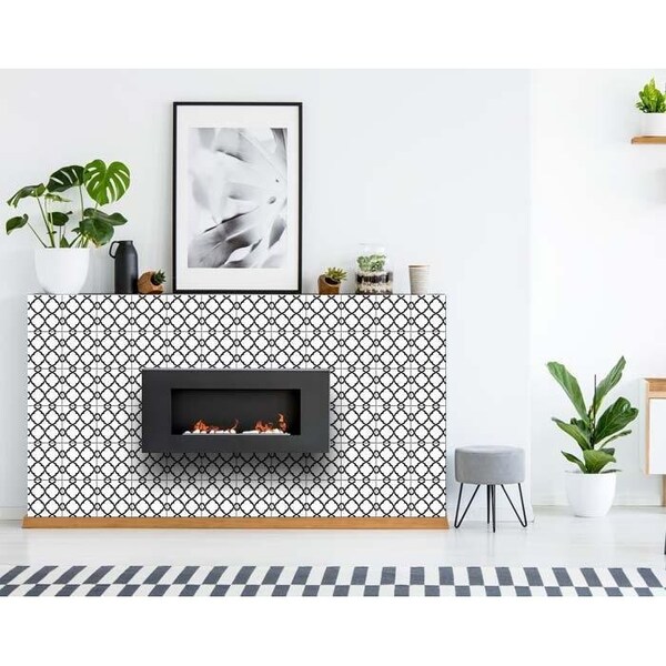 Homeroots 8 x 8 in. Black & White Quatrefoil Peel & Stick Tiles - 399924