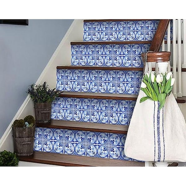 Homeroots 6 x 6 in. Blue Cloud Peel & Stick Removable Tiles - 400107
