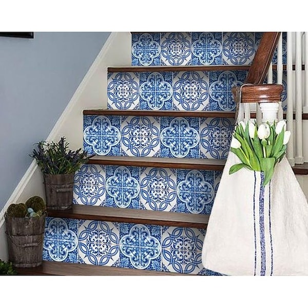 Homeroots 7 x 7 in. Blue & White Medi Peel & Stick Tiles - 400138