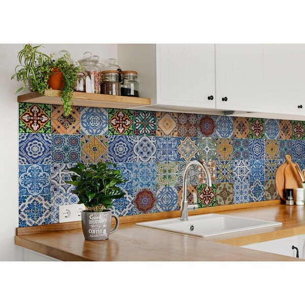 Homeroots 4 x 4 in. Jessa Multi Blue Mosaic Peel & Stick Tiles - 400370