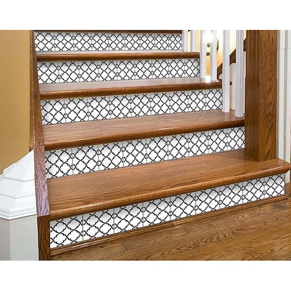 Homeroots 6 x 6 in. Black & White Quatrefoil Peel & Stick Tiles - 399922