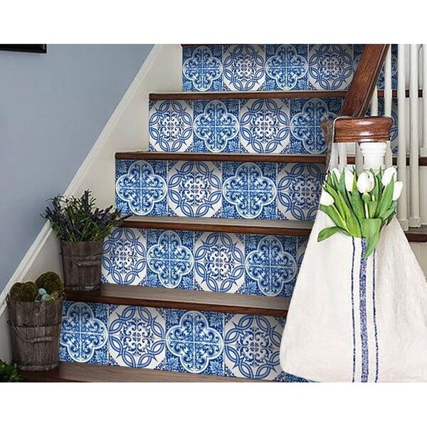 Homeroots 5 x 5 in. Blue & White Medi Peel & Stick Tiles - 400136