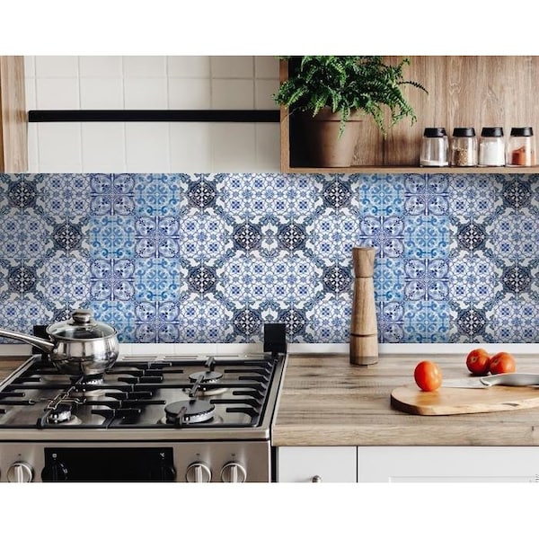 Homeroots 5 x 5 in. Mediterranean Blues Mosaic Peel & Stick Tiles - 400031