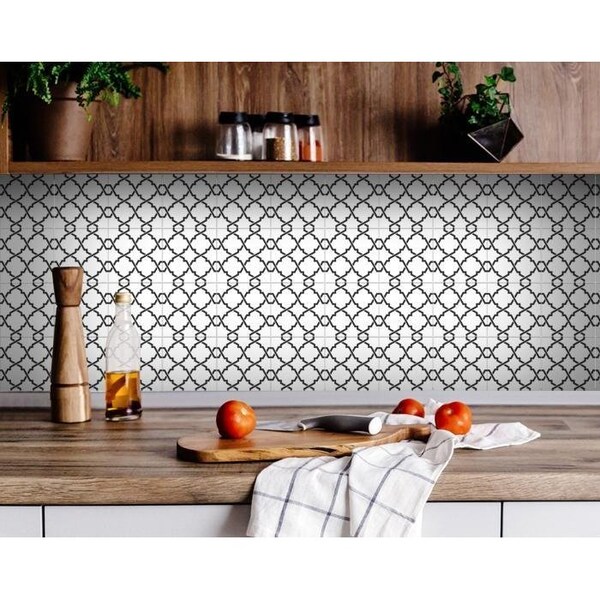 Homeroots 4 x 4 in. Black & White Prism Peel & Stick Removable Tiles - 399910
