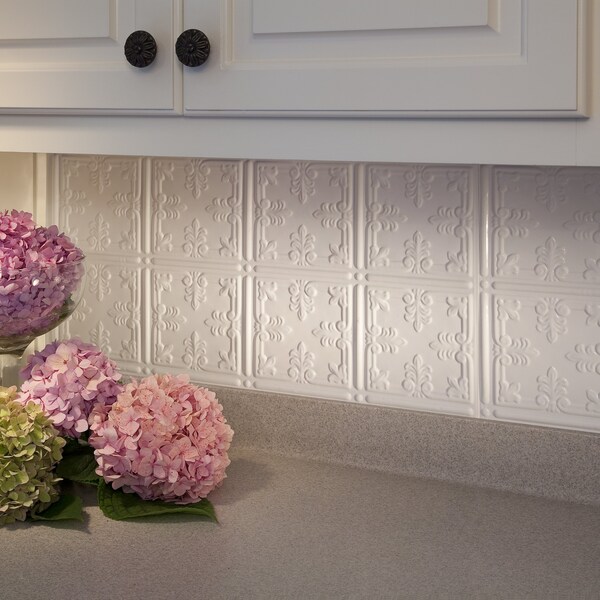 Fasade Fasade 18in x 24in Traditional 10 Gloss White Backsplash Panel 5pk - PB5700