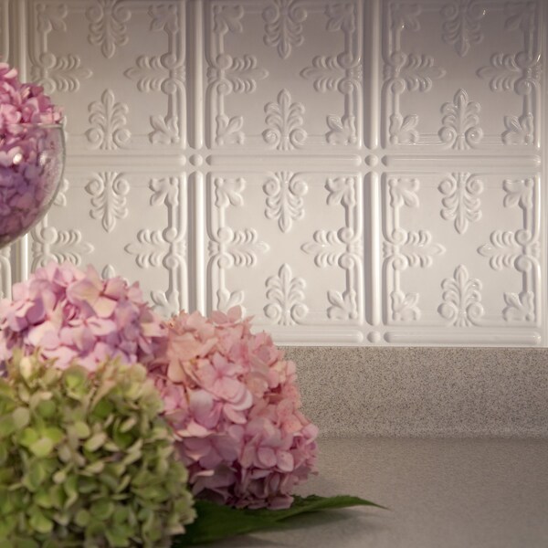 Fasade Fasade 18in x 24in Traditional 10 Gloss White Backsplash Panel 5pk - PB5700