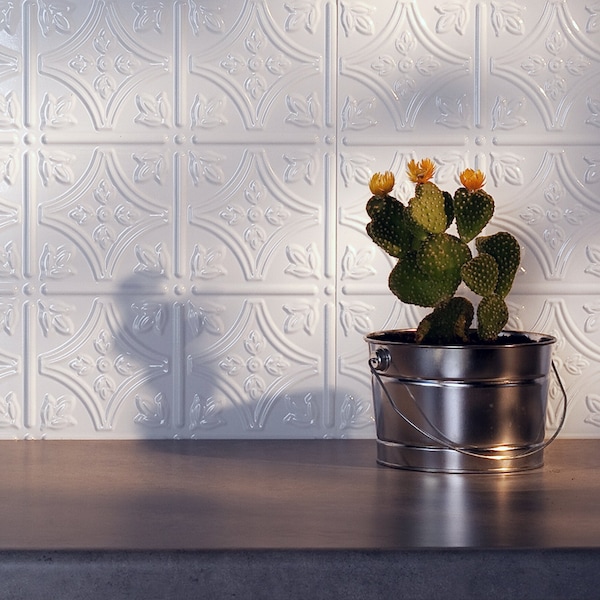 Fasade Fasade 18in x 24in Traditional 1 Gloss White Backsplash Panel 5pk - PB5000