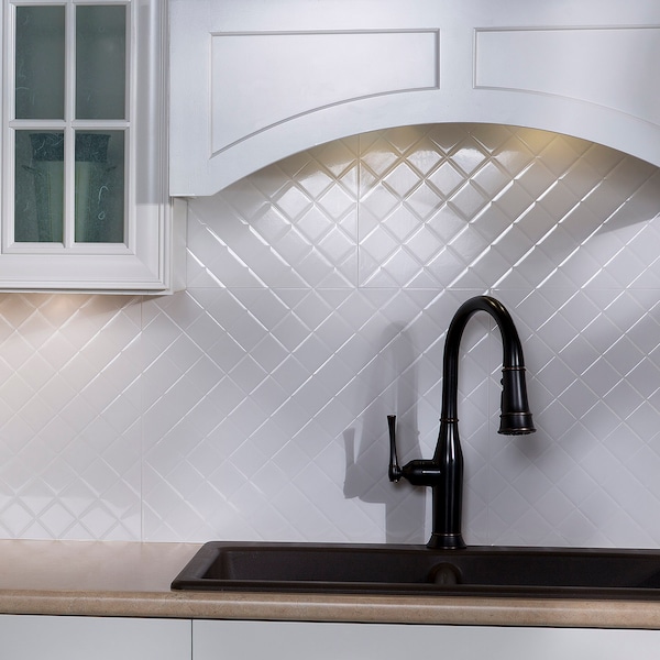 Fasade Fasade 18in x 24in Quilted Gloss White Backsplash Panel 5pk - PB5400