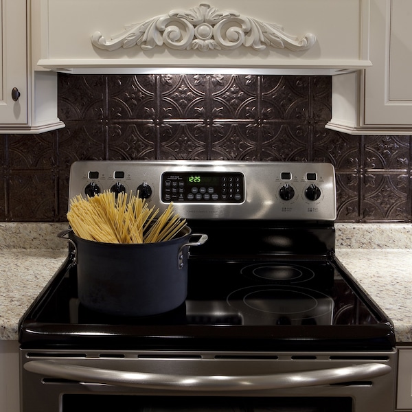 Fasade Fasade 18in x 24in Traditional 1 Smoked Pewter Backsplash Panel 5pk - PB5027