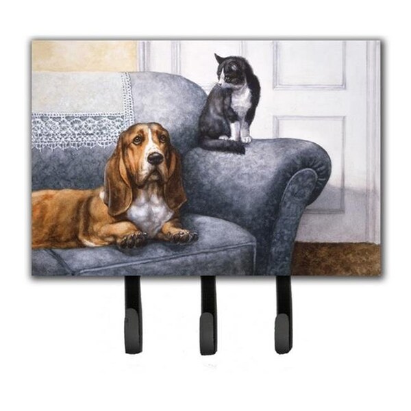 Carolines Treasures Carolines Treasures BDBA0182TH68 Basset Hound & Cat on Couch Leash or Key Holder - BDBA0182TH68