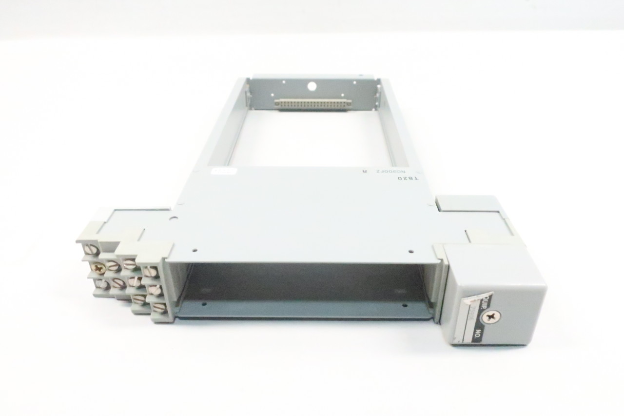 FOXBORO 2AP N0300FZ CHASSIS MODULE