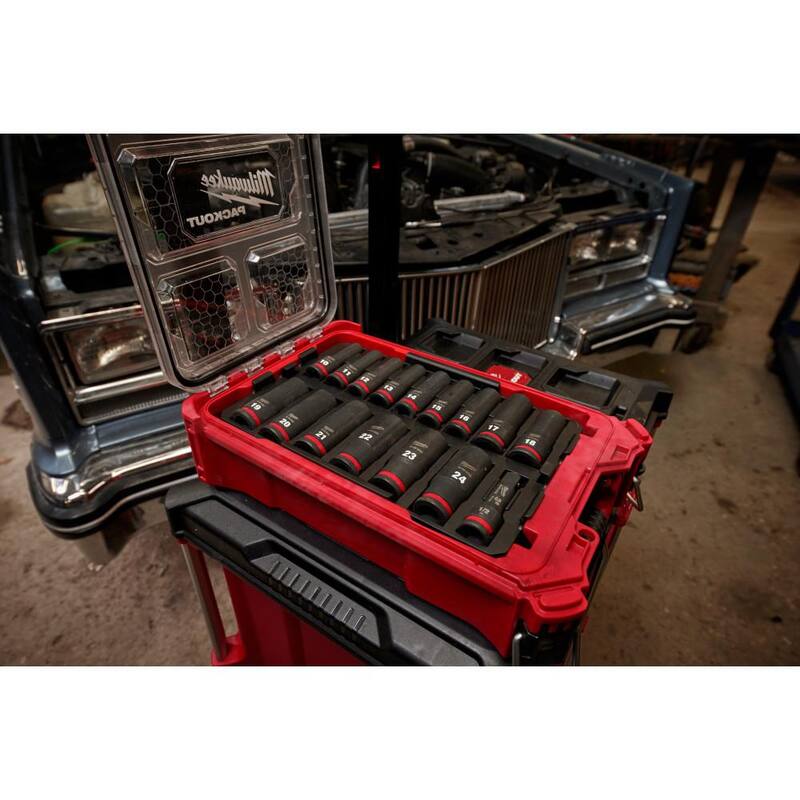 Juego de casquillos Milwaukee SHOCKWAVE Impact Duty de 1/2 pulg. de medida métrica con casquillos profundos PACKOUT (16 piezas) y juego de puntas (100 piezas) - 49-66-6803-48-32-5150.