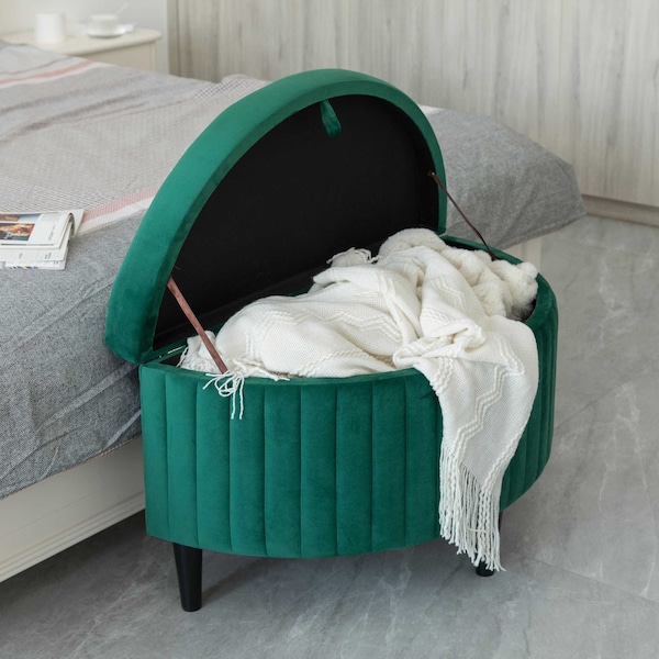Fabulaxe 32.5 W, 21.5 H, Velvet Fabric on Wooden Frame, Green - QI004048.L.GN