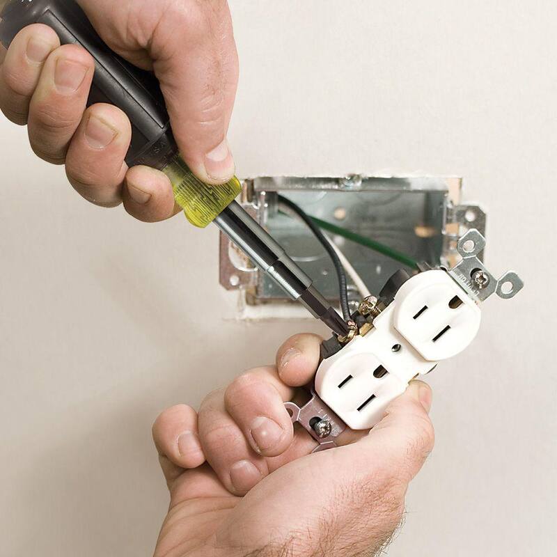 Juego de Herramientas Klein Tools 9 in. Journeyman de Corte Lateral y Cribado de Alta Resistencia con Destornillador Multi-Bit - M2O41634KIT