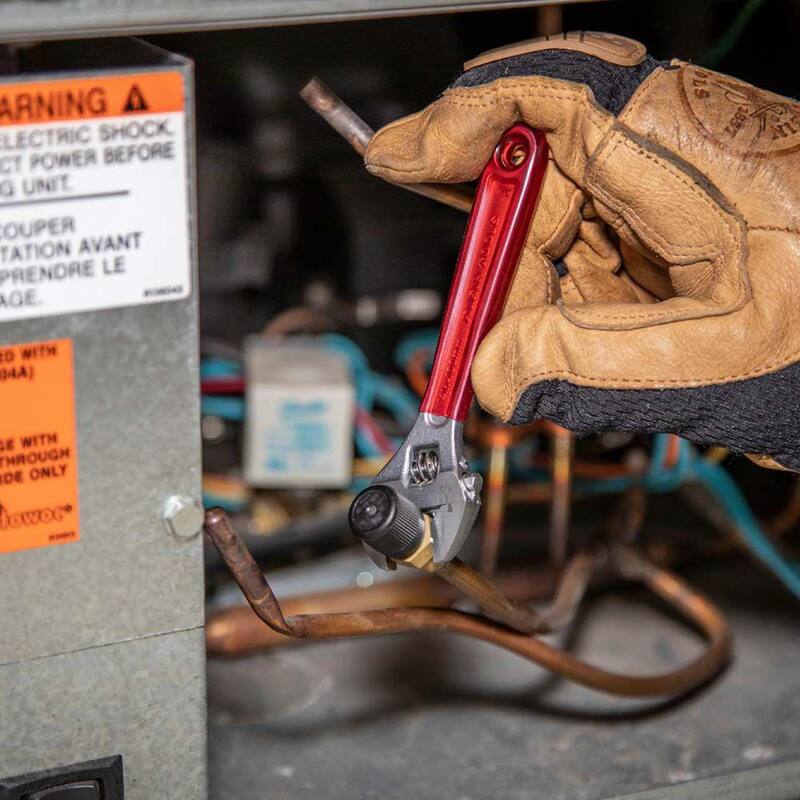 Llave ajustable de capacidad estándar de 1/2 pulg. con mango recubierto de plástico - D506-4 de Klein Tools