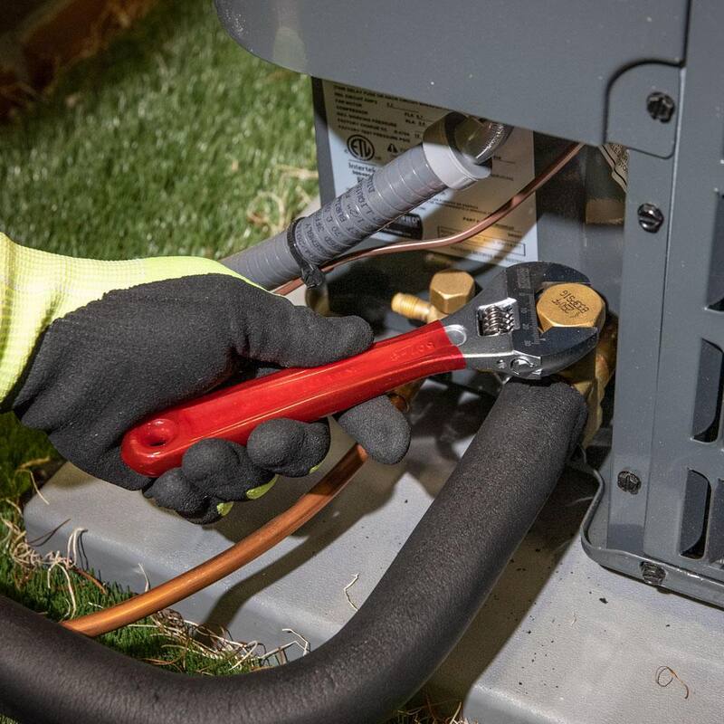 Llave ajustable de capacidad extra de 1-1/8 pulgadas con mango inmerso en plástico - D507-8